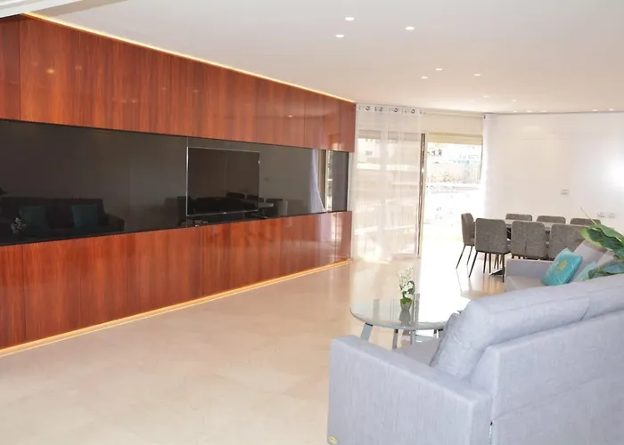 Renovated 3 Bedroom - Residence With Pool Next The Beach